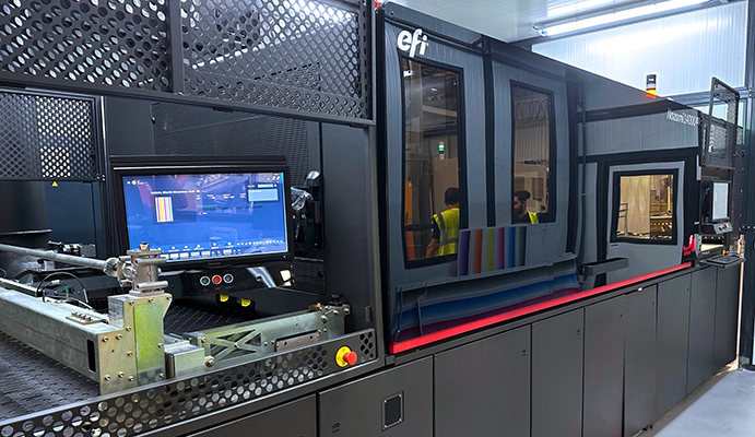 DS Smith avanza en el packaging sostenible con una nueva impresora digital en su planta de Barcelona