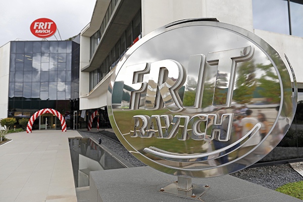 Frit Ravich celebra su 60 aniversario con los familiares de sus empleados