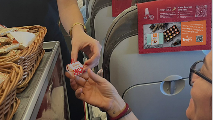 Los bombones Trapa vuelan alto de la mano de Iberia Express